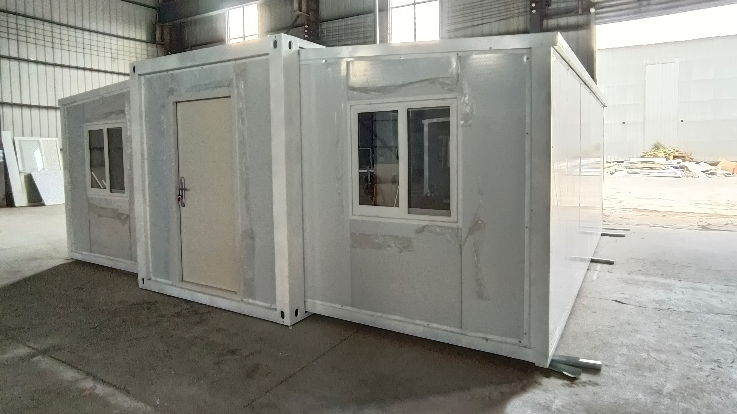 Moreover, in this regard, container homes emerge as a viable choice, renowned for their unparalleled sturdiness in disaster relief scenarios.